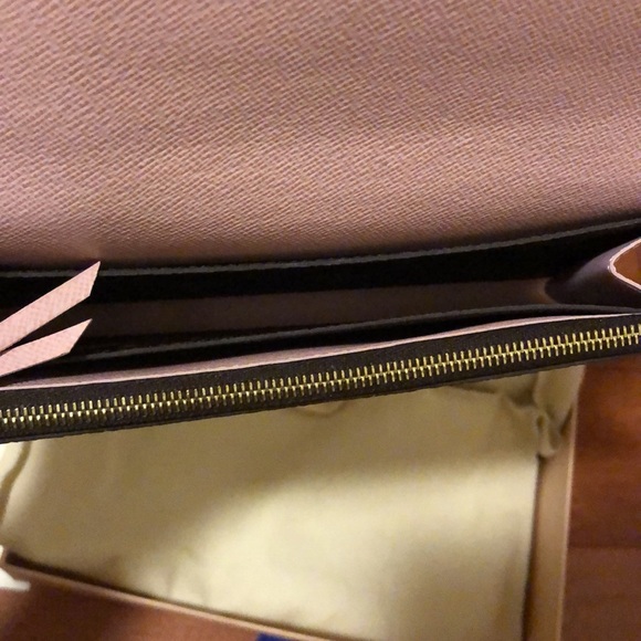 SOLD！Louis vuitton wallet - Picture 4 of 8